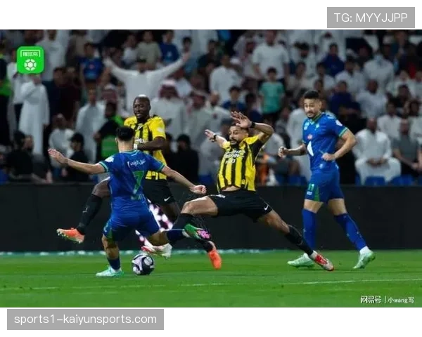 赛哈特海湾中路防守协防不足 面对强队易被利用